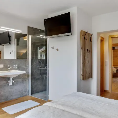 In Near Amade Slopes * كلينارل