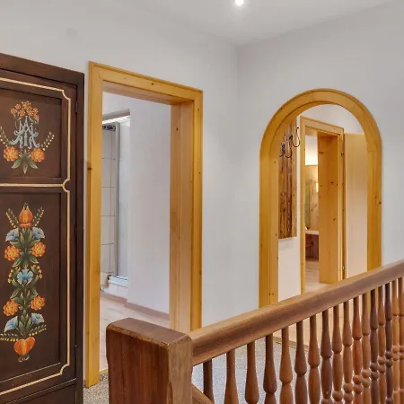 In Near Amade Slopes 克雷纳尔